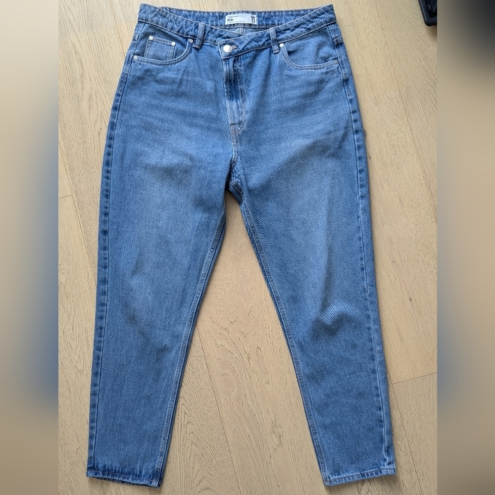 Refuge Denim Sz 11 Loose Tapered High Waist Crossover Jeans - midwash blue jeans